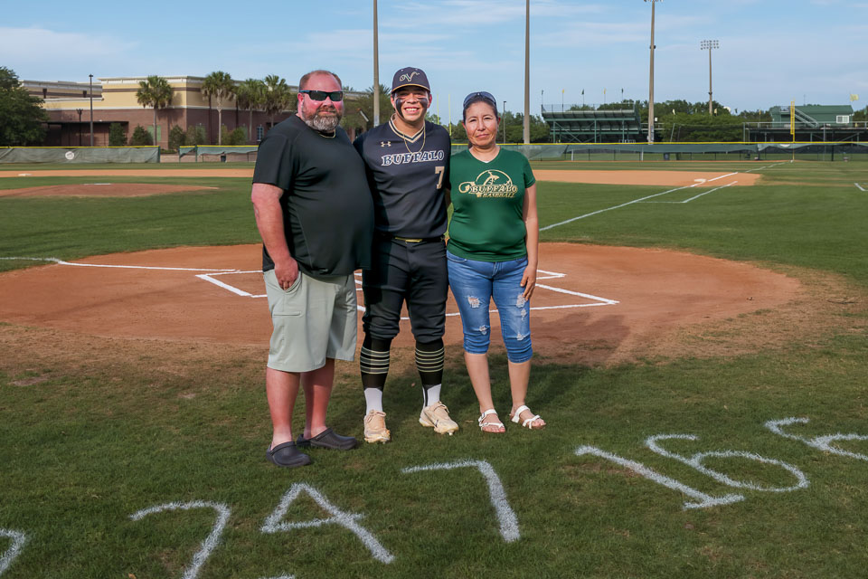 VHSBBSeniorNite_Tavares-9.jpg