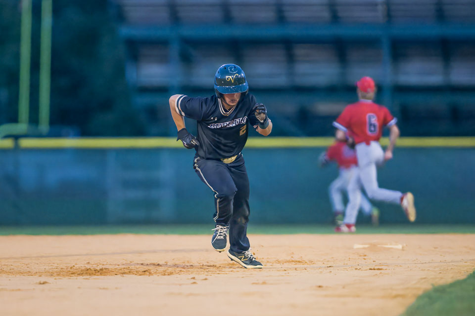 VHSBBSeniorNite_TavaresA-14.jpg