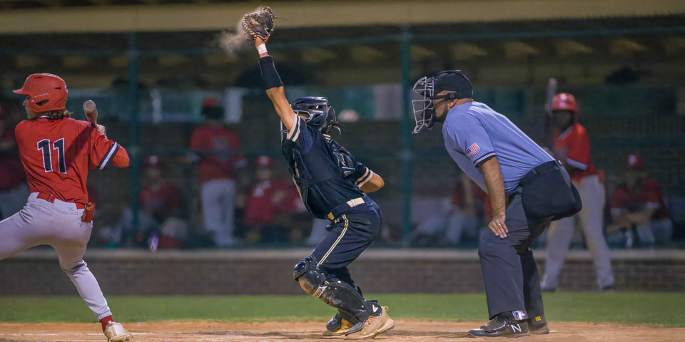 VHSBBSeniorNite_TavaresA-21.jpg