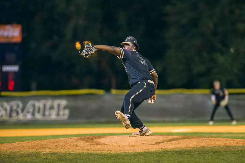 VHSBBSeniorNite_TavaresA-37.jpg