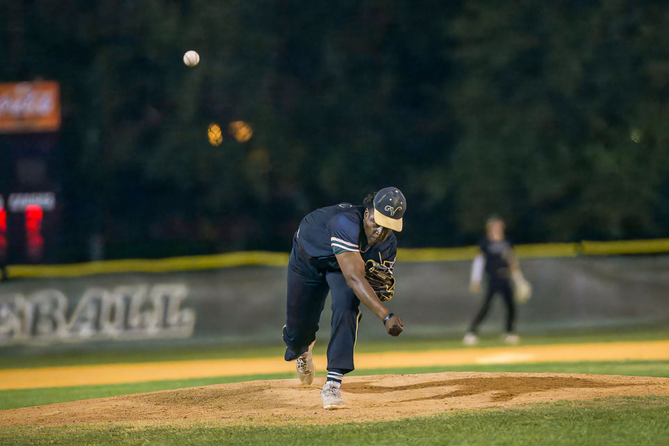 VHSBBSeniorNite_TavaresA-57.jpg