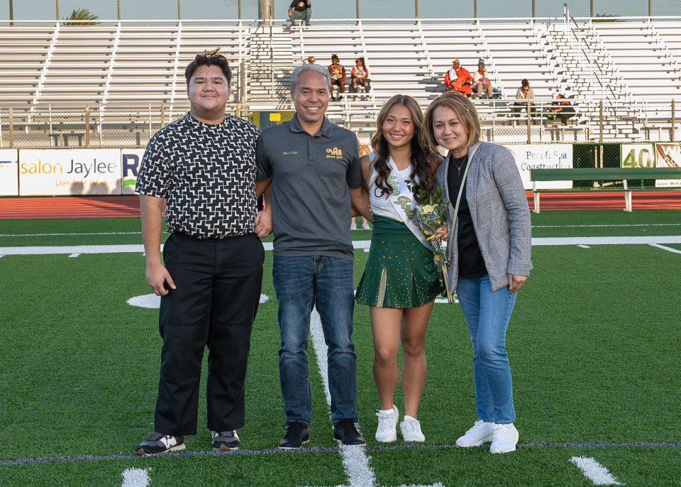 182111SeniorNight2024-56.jpg