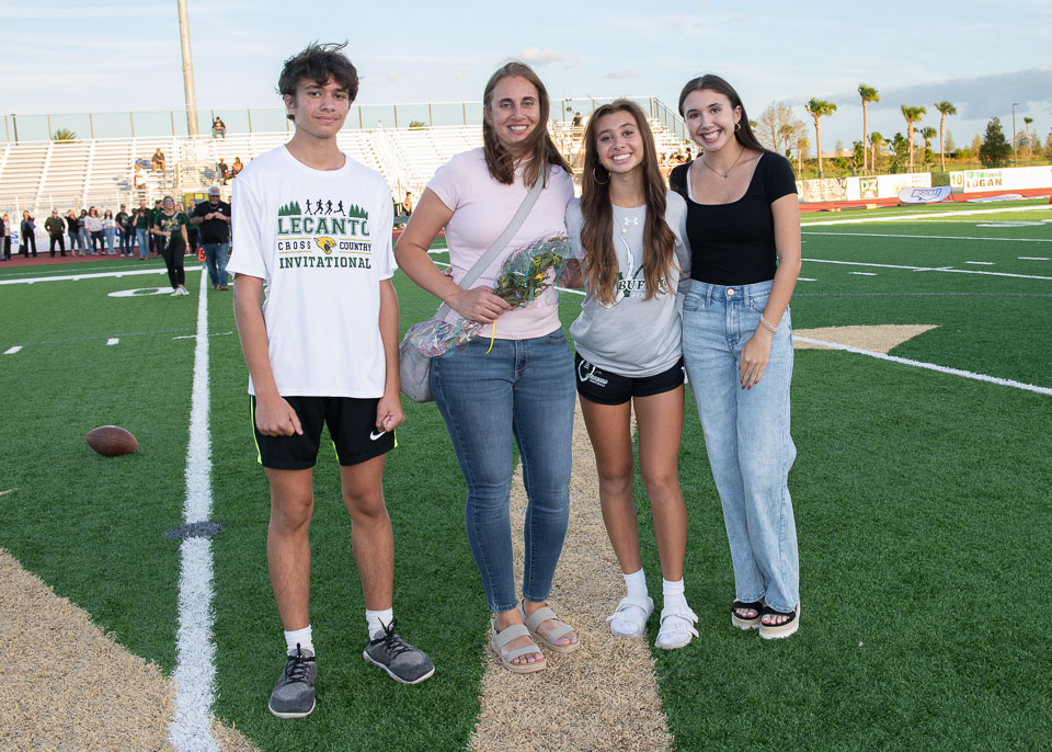 182525SeniorNight2024-66.jpg