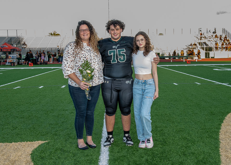 182820SeniorNight2024-80.jpg