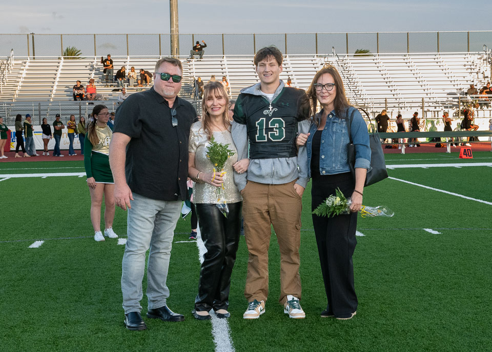 182940SeniorNight2024-84.jpg