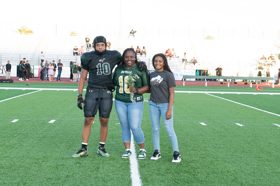 183016SeniorNight2024-87.jpg