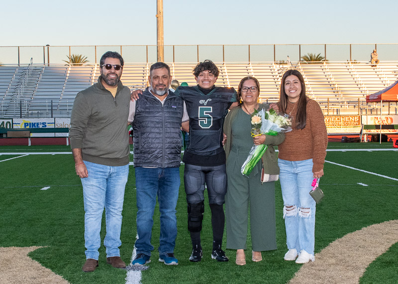 VHSFB_SeniorNight-86.jpg