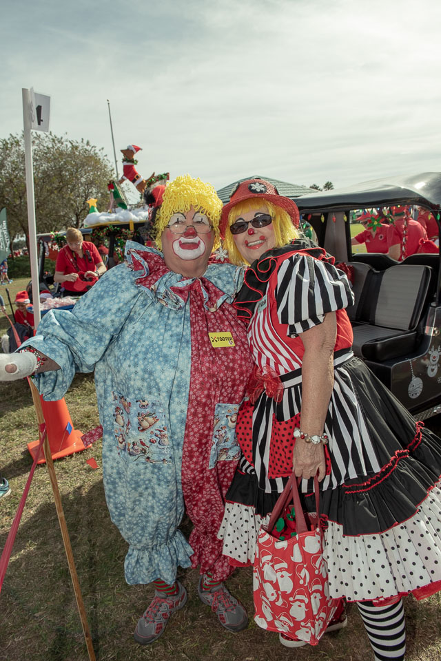 ClownsatChristmasParade-068.jpg