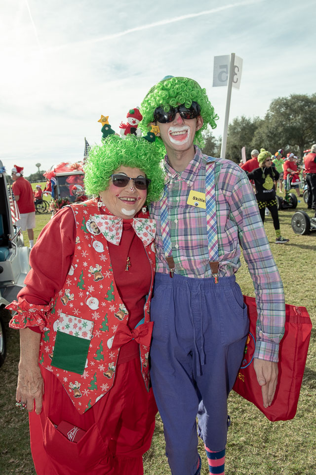 ClownsatChristmasParade-093.jpg