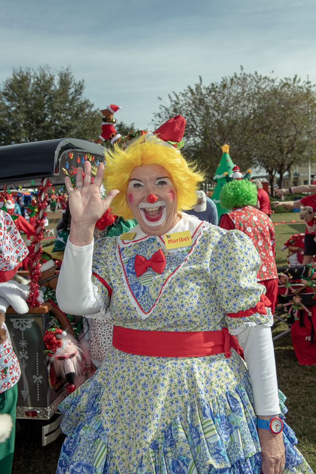 ClownsatChristmasParade-098.jpg