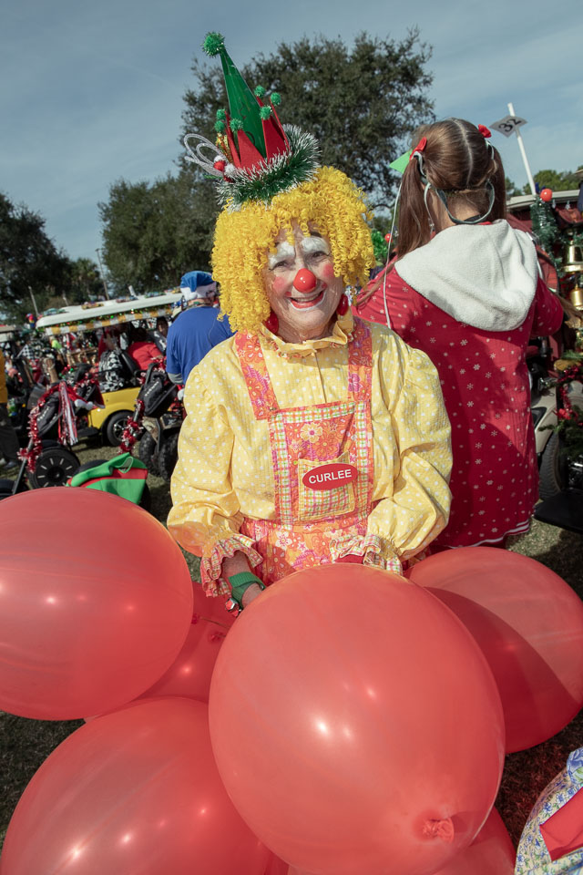 ClownsatChristmasParade-127.jpg