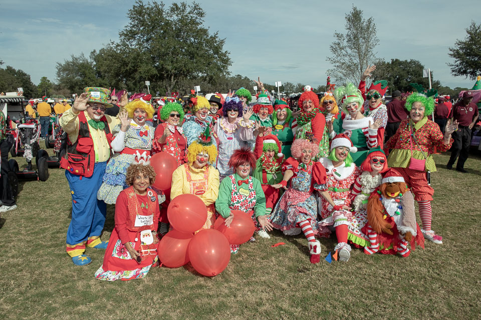 ClownsatChristmasParade-159.jpg