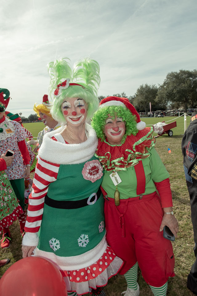 ClownsatChristmasParade-164.jpg