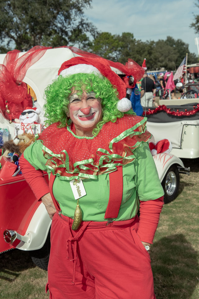 ClownsatChristmasParade-176.jpg