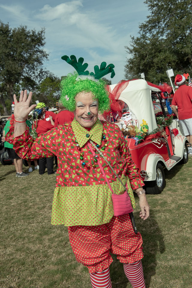 ClownsatChristmasParade-206.jpg