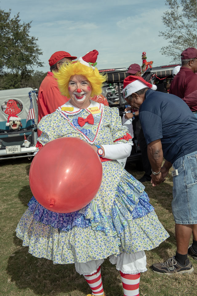 ClownsatChristmasParade-209.jpg