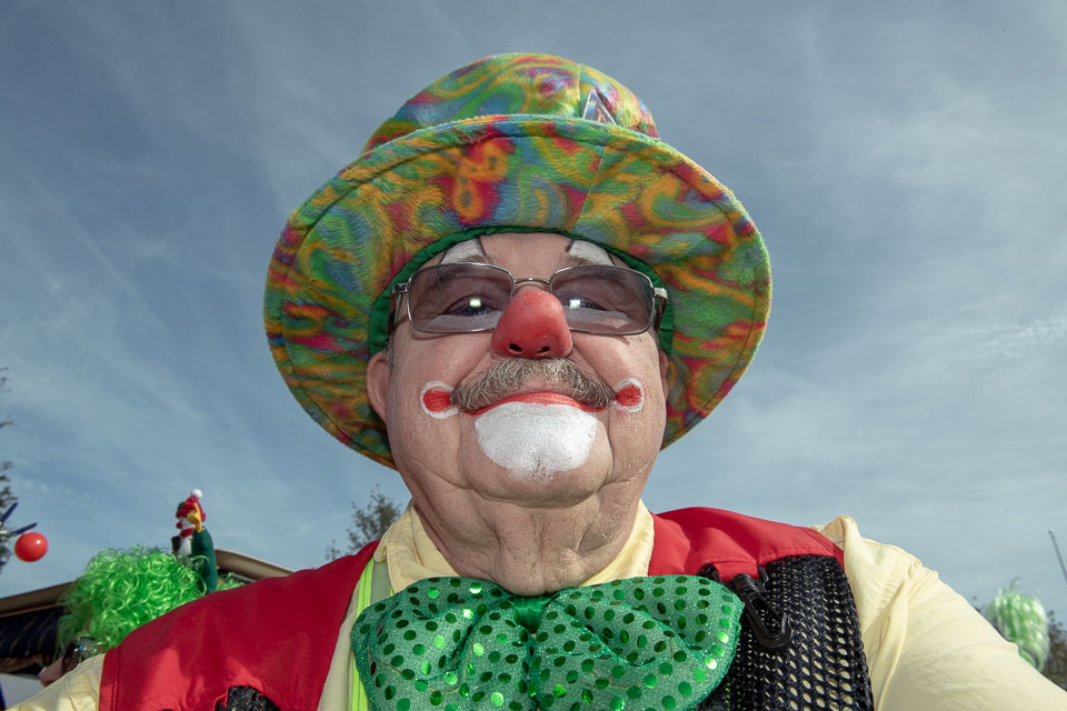 ClownsatChristmasParade-237.jpg