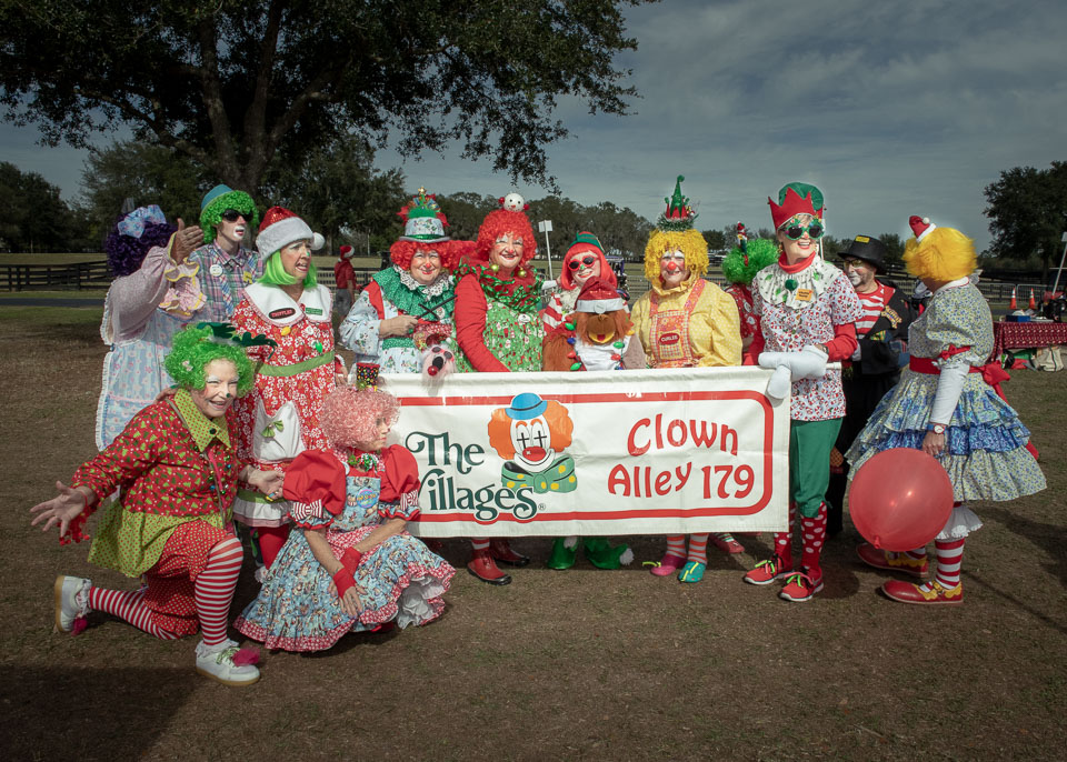 ClownsatChristmasParade-258.jpg