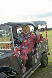 ClownsatChristmasParade-012.jpg