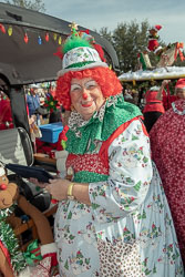 ClownsatChristmasParade-114.jpg