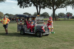 ClownsatChristmasParade-271.jpg